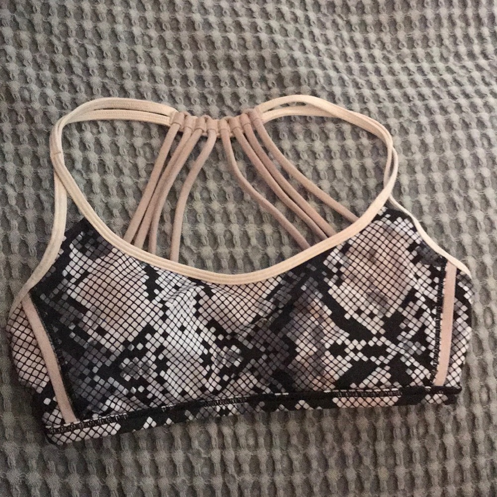 Discontinued Lululemon free to be bra 🧘🏻‍♀️
